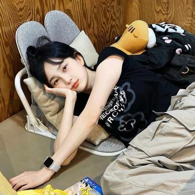 女孩的战地滑板课 海报